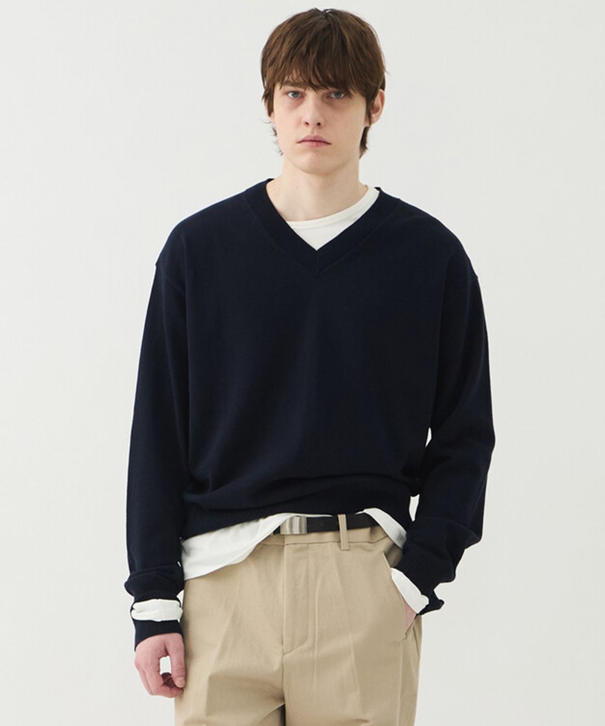 윈더(WINDER) SLEEVE-CUT FINE COTTON V NECK SWEATER - DARK NAVY