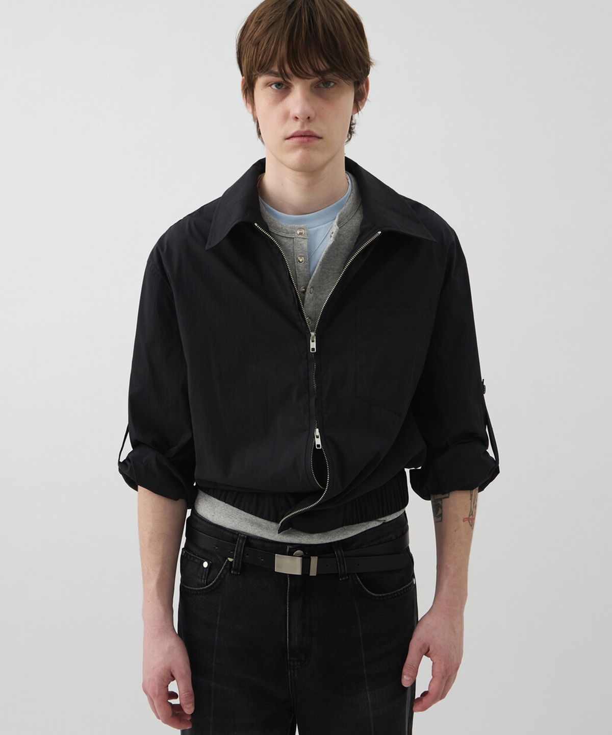 윈더(WINDER) CINCHED LIGHT BLOUSON - BLACK