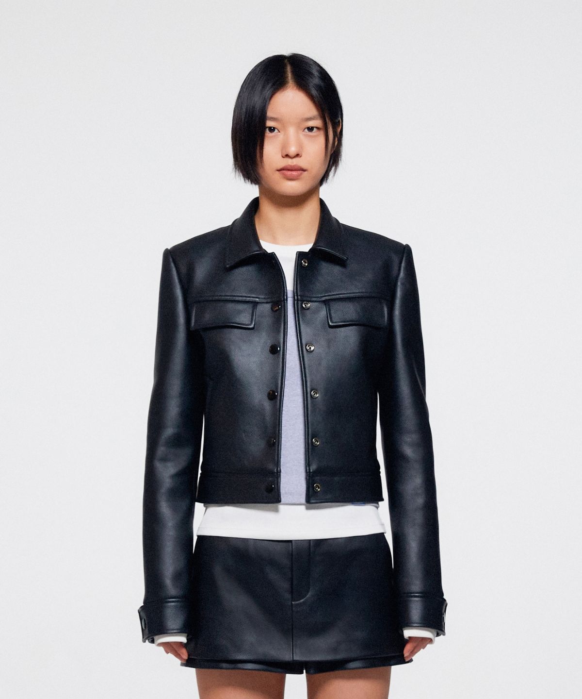 이알에이(ERA) WOMEN CROPPED TRUCKER FAUX LEATHER JACKET - BLACK