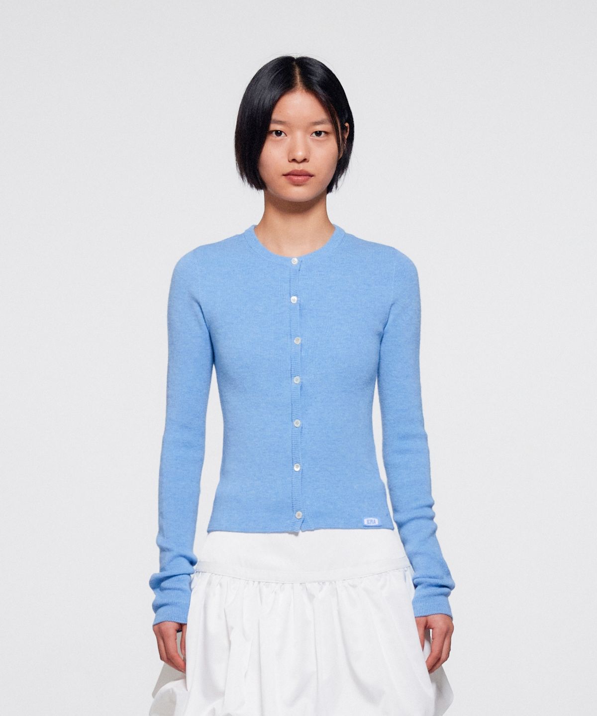 이알에이(ERA) WOMEN SLIM COLLARLESS KNIT CARDIGAN - SOFT BLUE