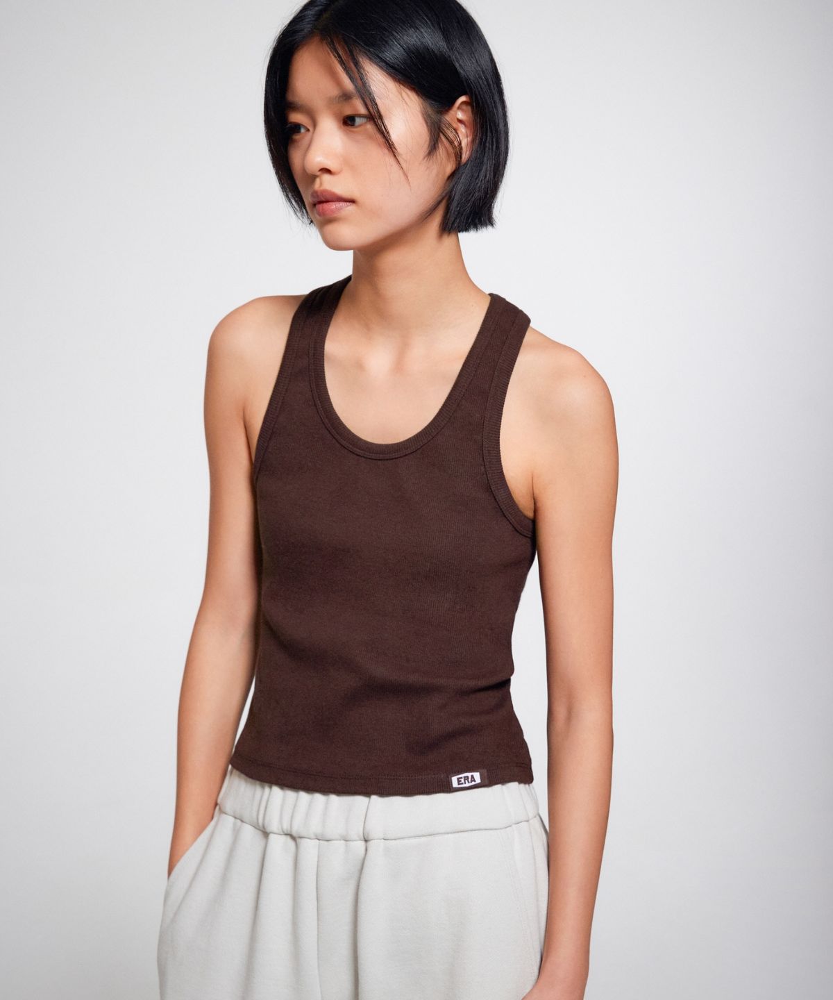 이알에이(ERA) WOMEN ERA HEAVY SLEEVELESS - BROWN