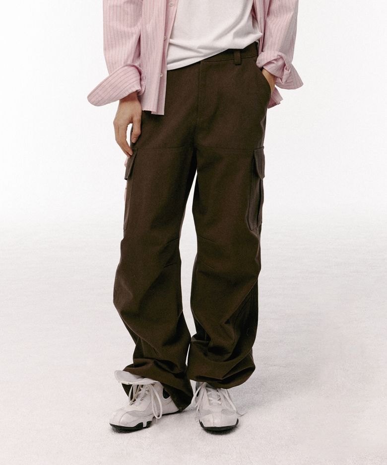 MEN DIAGONAL CUT CARGO PANTS - BROWN