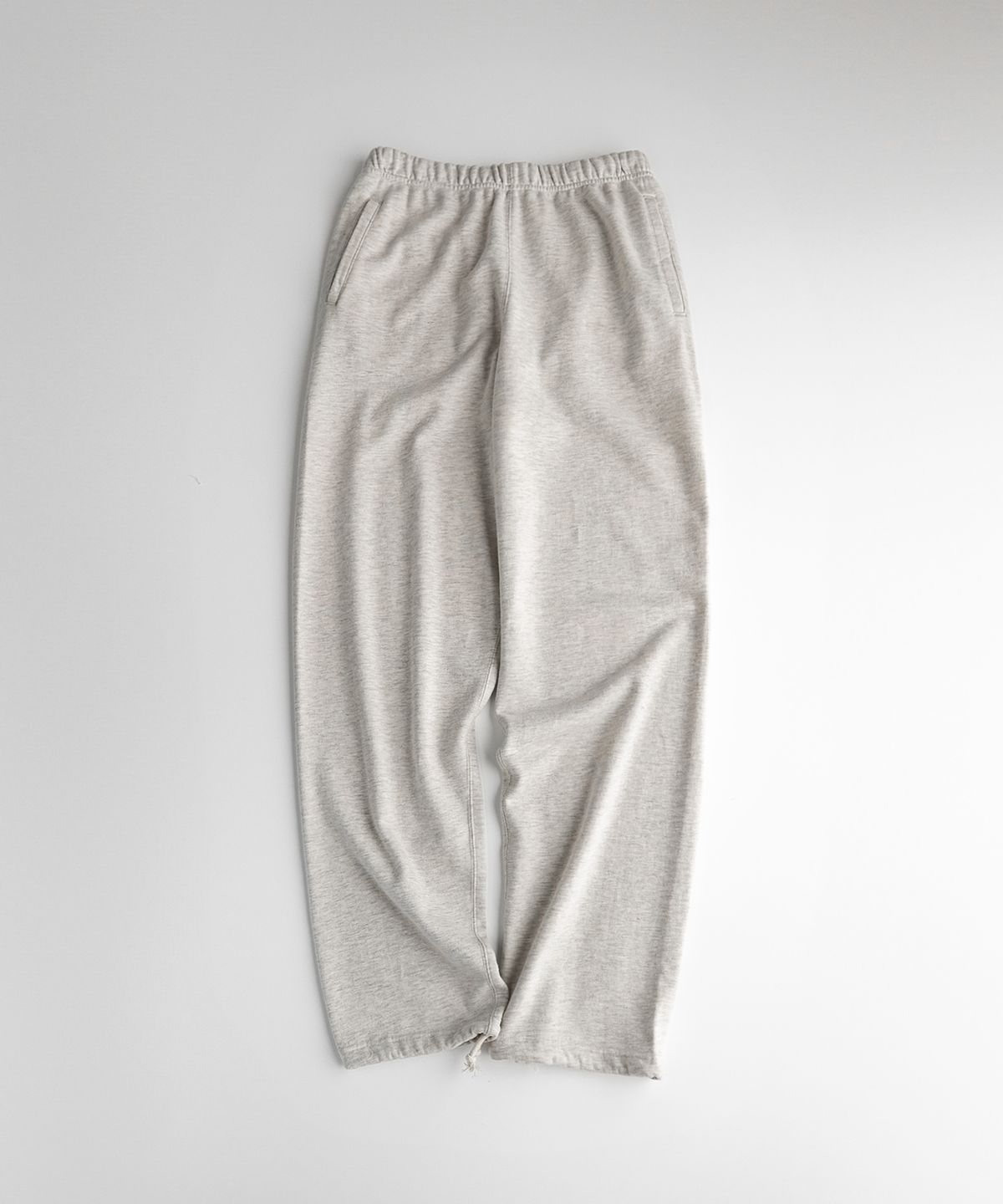 비헤비어(BEHEAVYER) ATHLETIC SEAMLESS SWEAT PANTS oatmeal melange