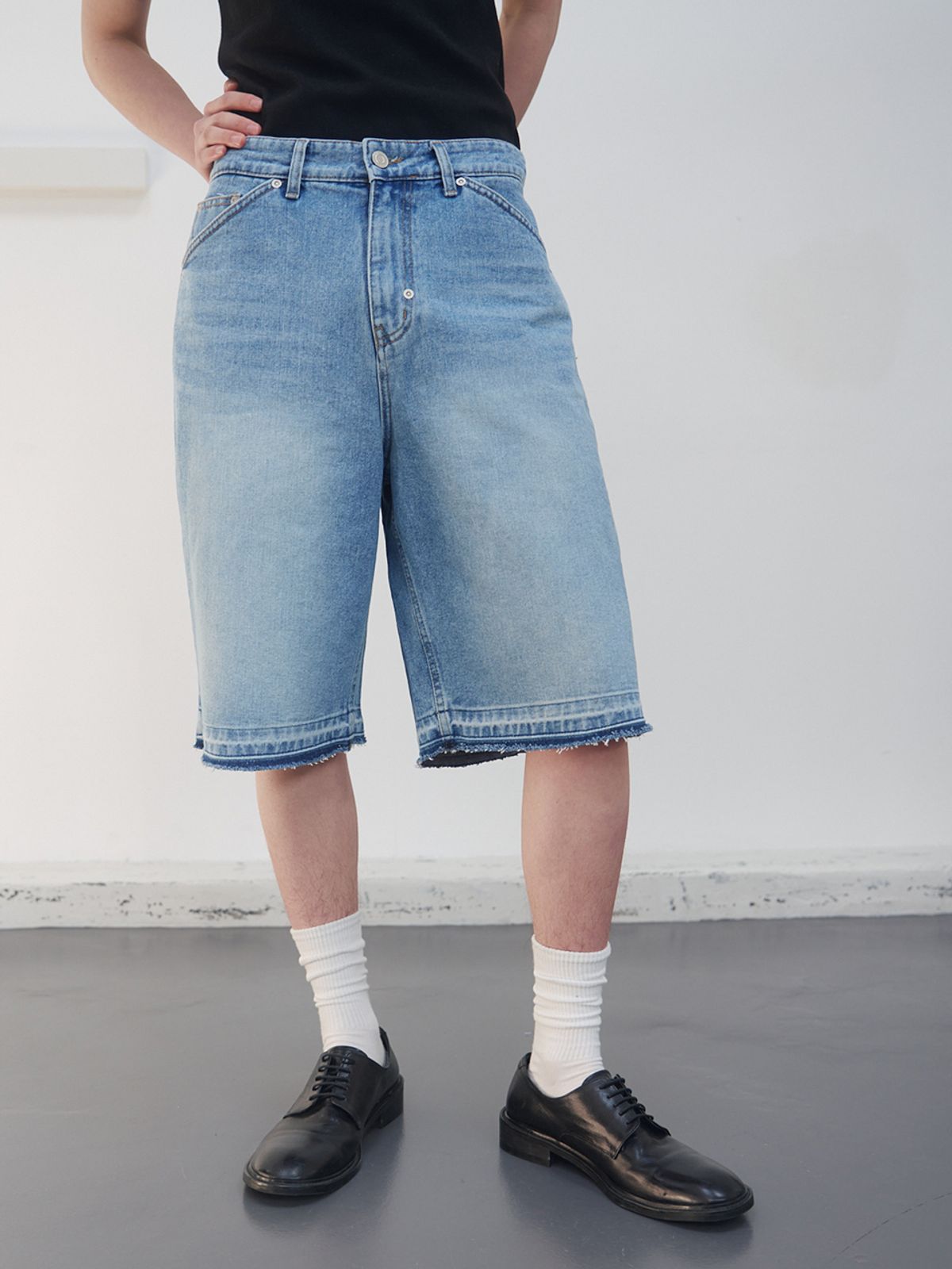 기준 맨(KIJUN MEN) Essential Raw Denim Bermuda Shorts Blue