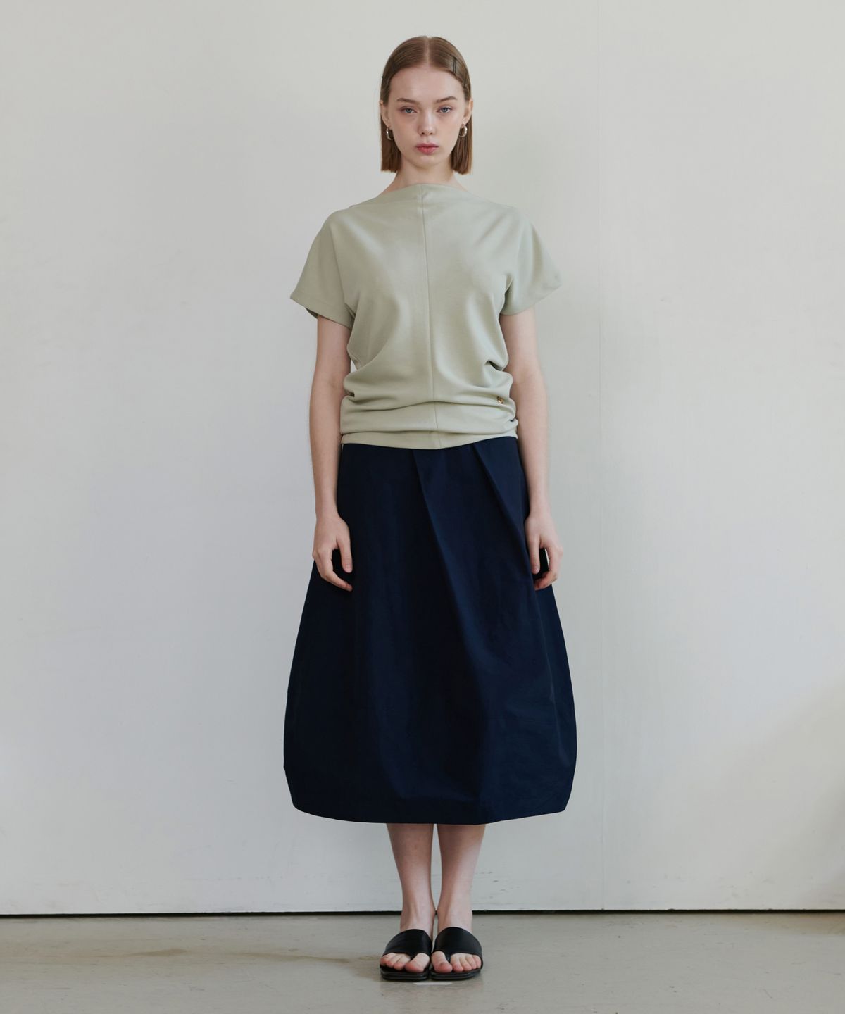 언뮤트(UNMUTE) VOLUMINOUS LONG SKIRT_NAVY