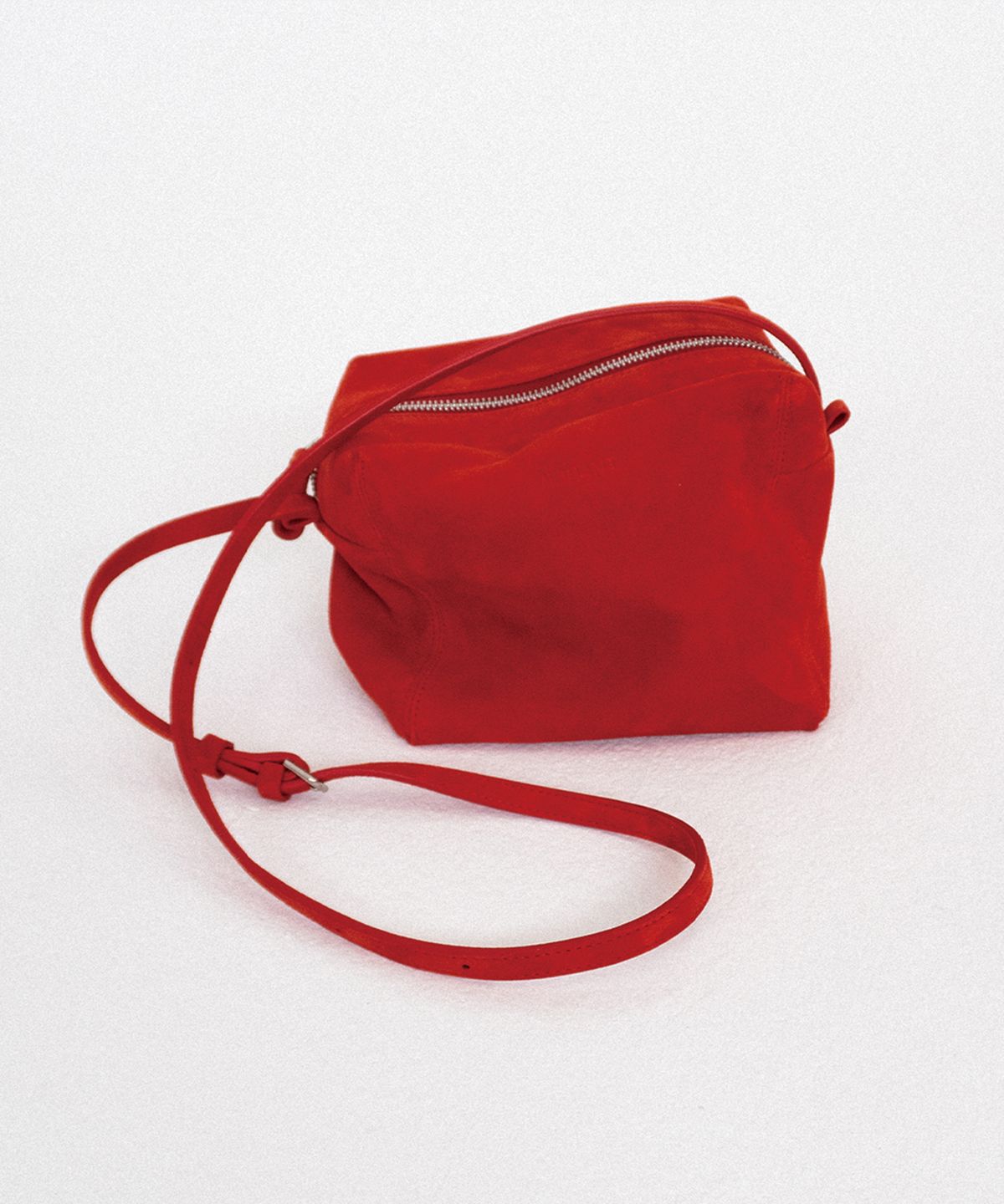 노앙(NOHANT) SUEDE PICNIC BAG RED