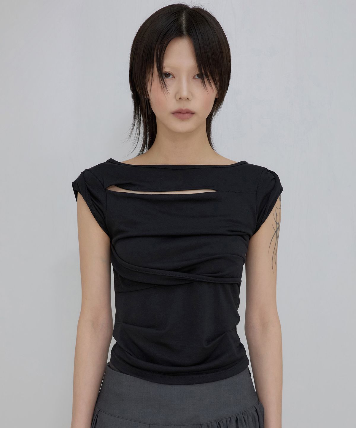 플레어업(FLAREUP) Asymmetrical Draped Roll-Up T-Shirt (FL-165_Black)