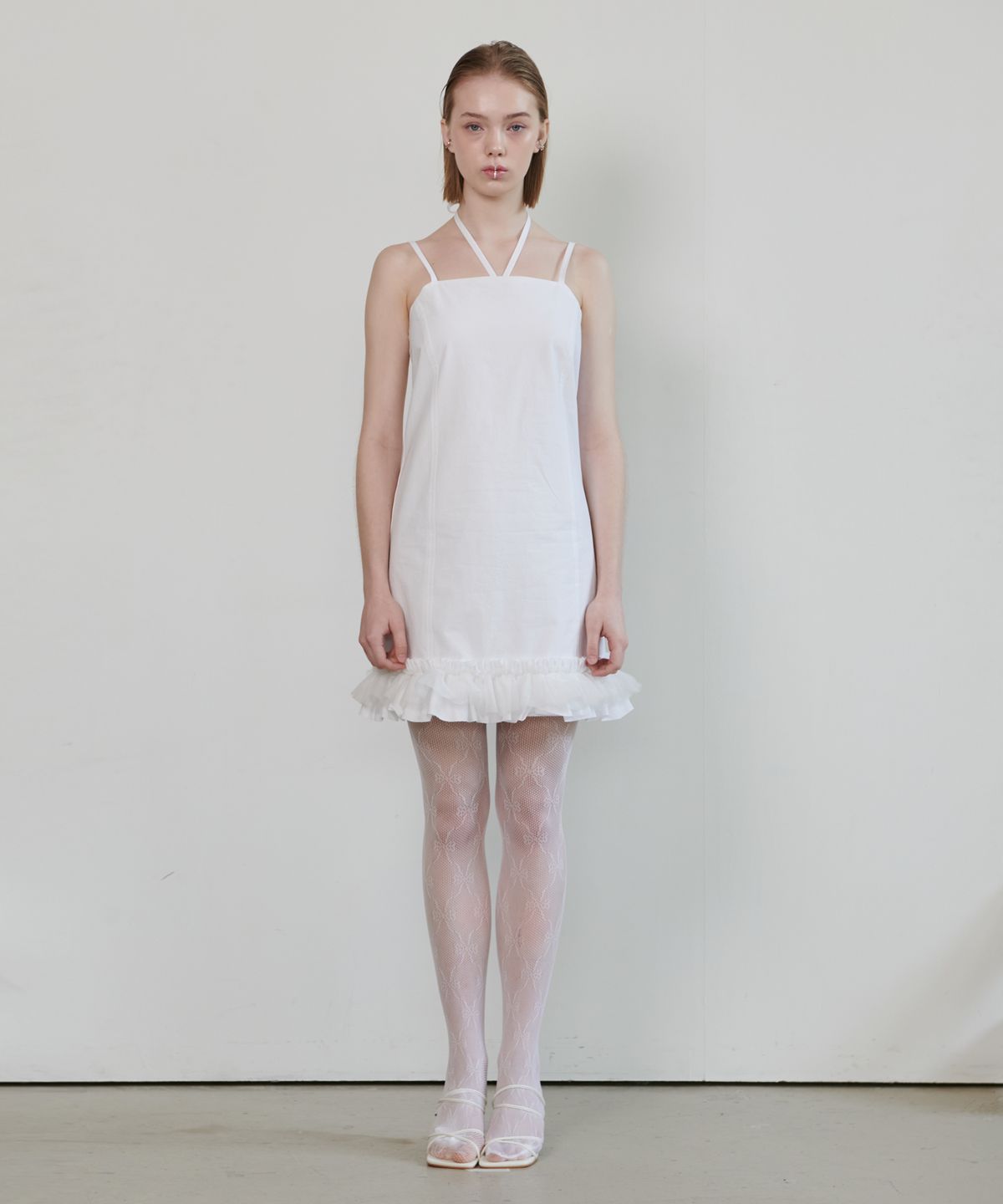 언뮤트(UNMUTE) RUFFLE HEM MINI DRESS_WHITE