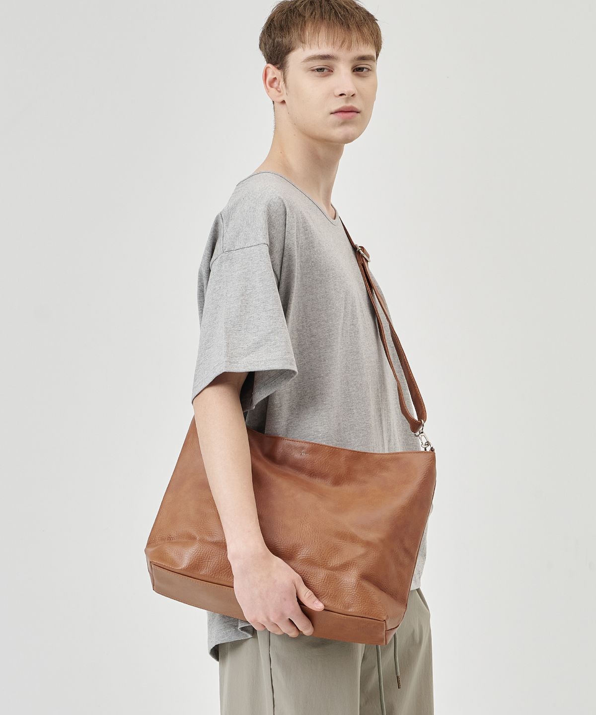 에이본(THE-ABON) 원 페이크레더 크로스백 카멜