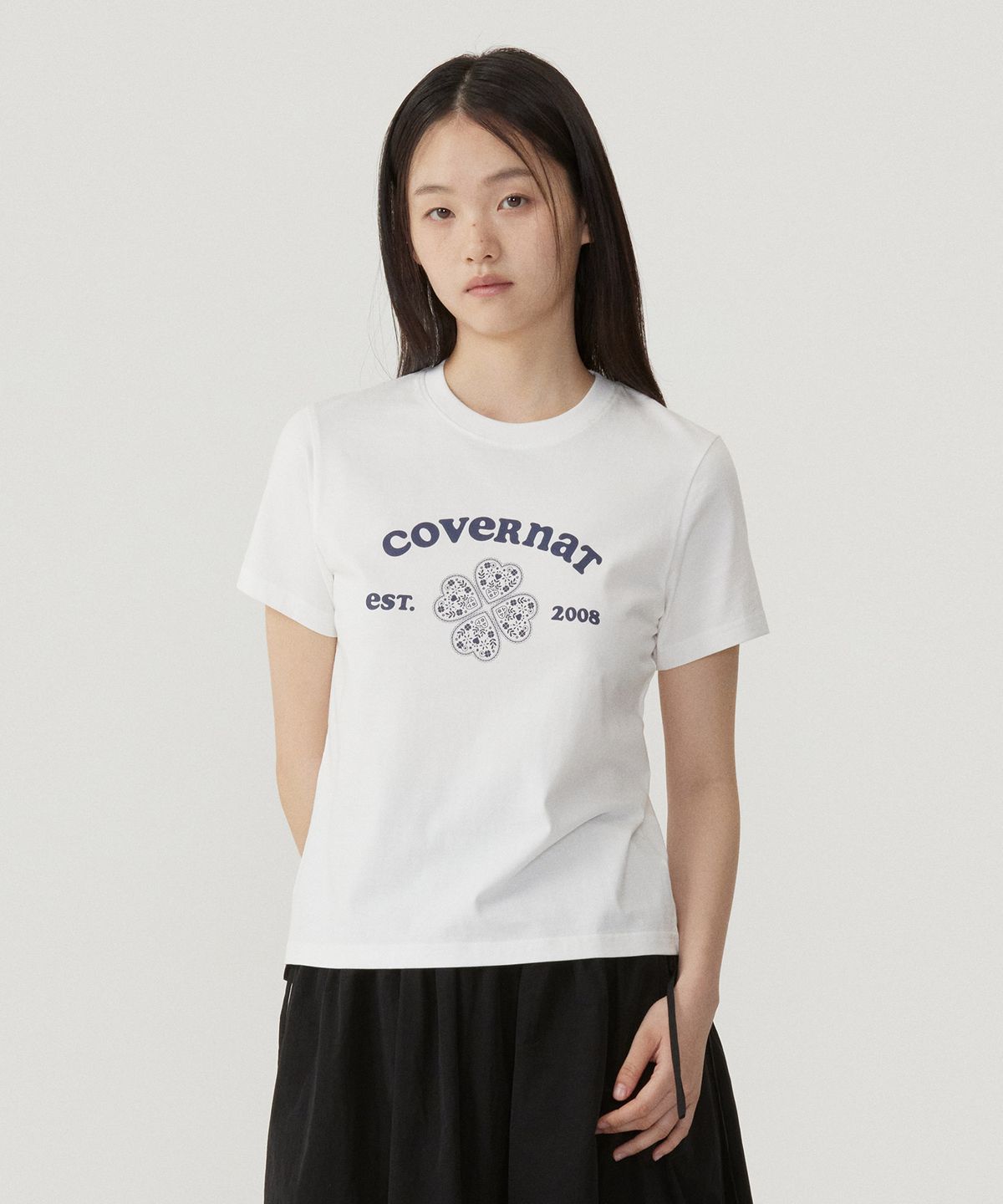 커버낫 우먼(COVERNAT WOMAN) 우먼 레귤러핏 아치 클로버하트 티셔츠 White