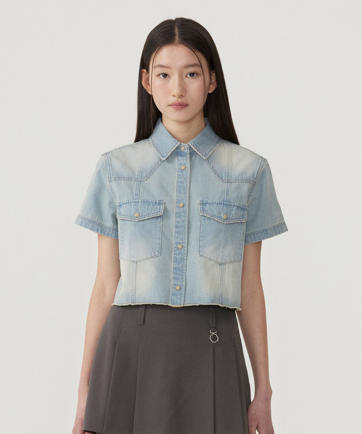 커버낫 우먼(COVERNAT WOMAN) 우먼 포켓 데님 하프 셔츠 Light Blue