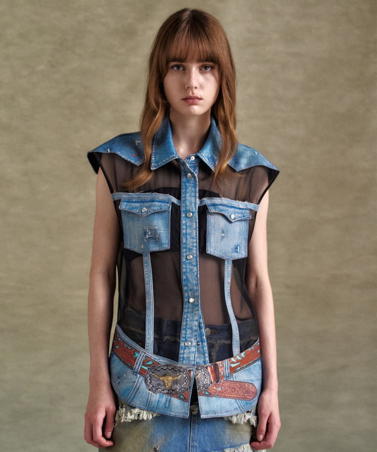 앤더슨벨(ADSB ANDERSSON BELL) 데님 프린트 슬리브리스 셔츠 atb1303w(DENIM/BLACK)