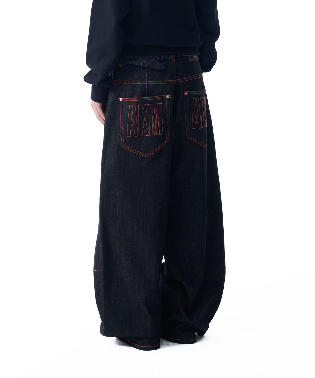 아캄(AAKAM) Stitched Denim Pants (Black)