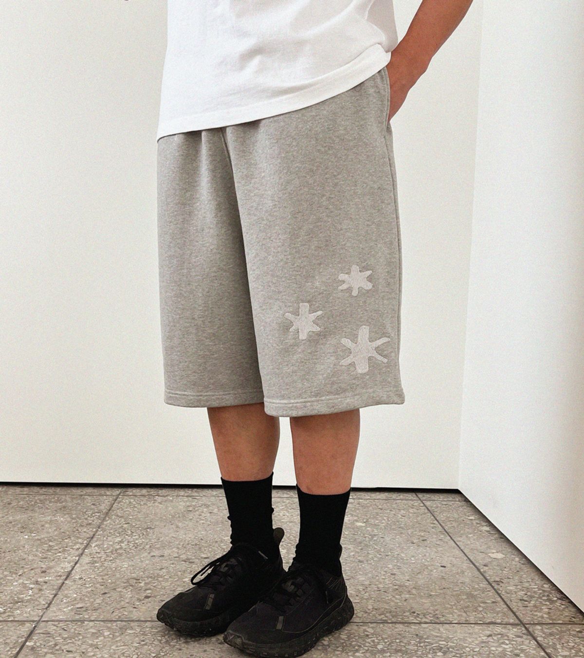 스텝온리(STAFFONLY) STAR EMBROIDERY HALFPANTS (MELANGE GREY)