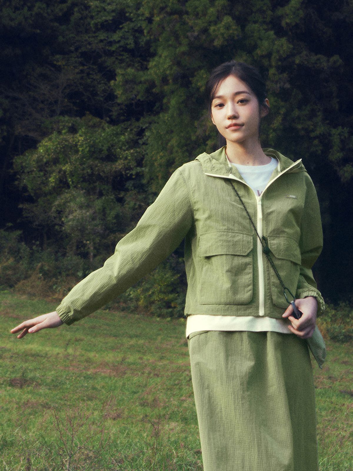 알래스카(ALASKA) 여성) 경량 후드 립스탑 크롭 바람막이_PAF2JJ2402