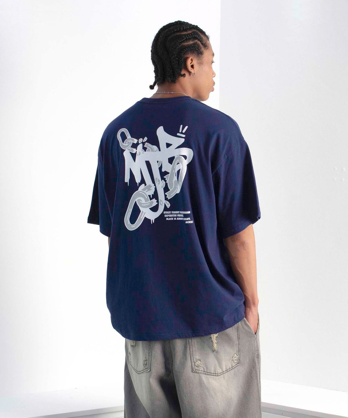 믹쓰제이(MIXXJ) MIXXJ CHAIN BIG LOGO TEE (NAVY)