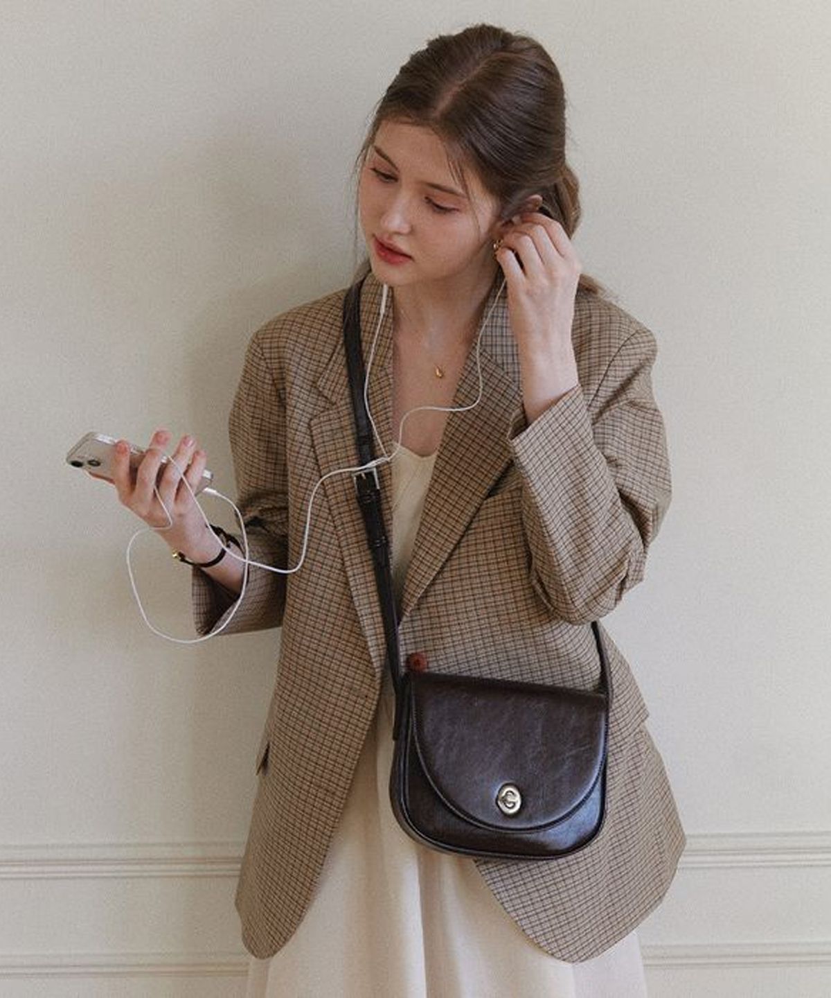 오브히(OVHEE) 미뇽 새들백 Mignon Saddle Bag_Dark Brown