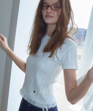 LACE FRILL SLIM CROP PLEATS T SHIRT WHITE