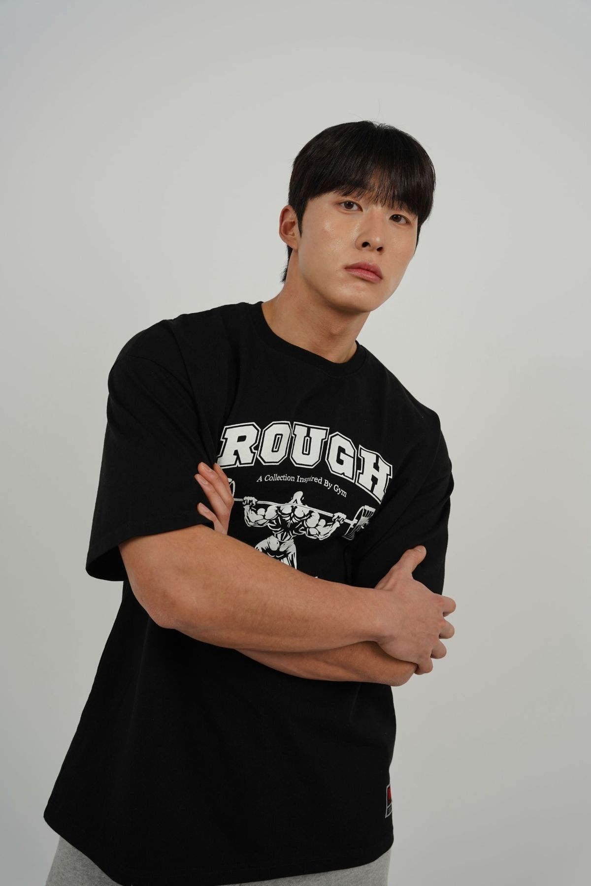 러프 애슬레틱(ROUGH ATHLETIC) [헤비코튼] 스쿼트맨 로고 티셔츠 -Black