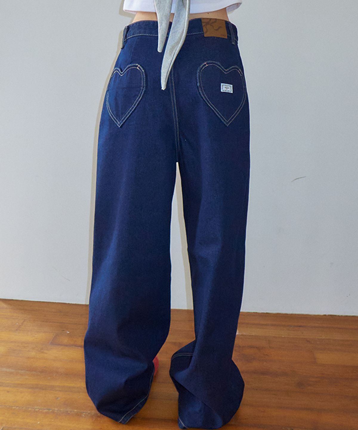 론론(RONRON) BACK HEART STITCH POCKET DENIM PANTS INDIGO BLUE