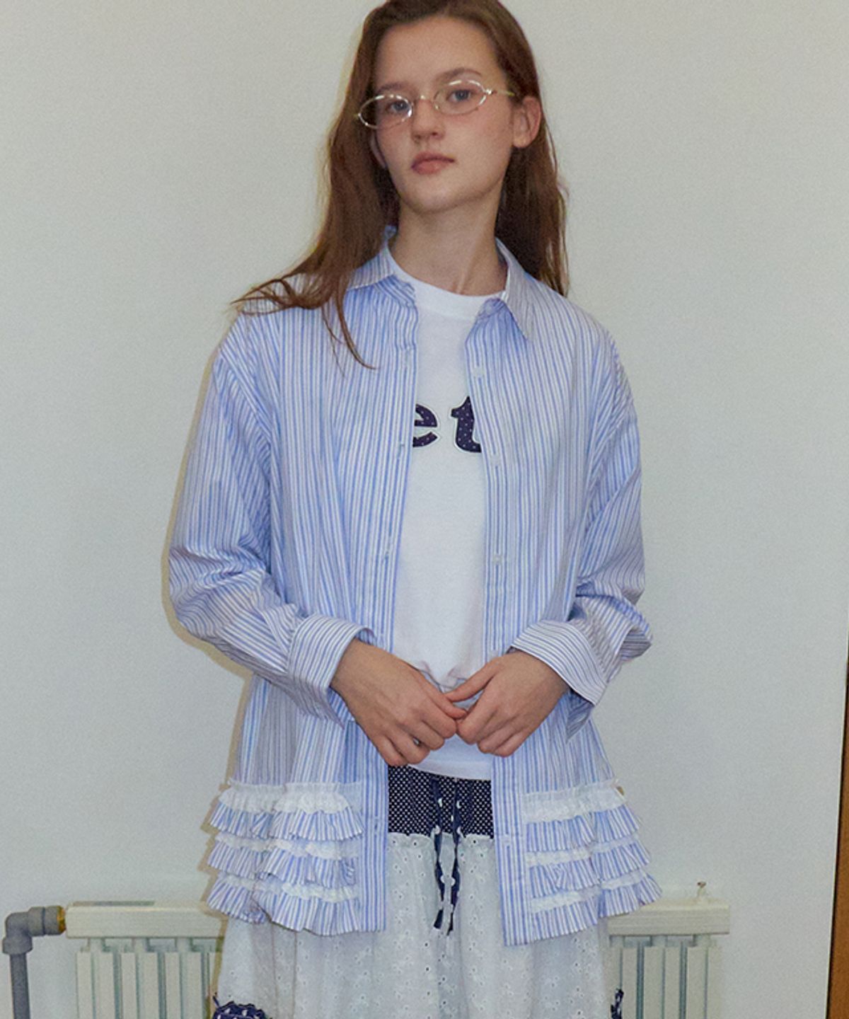 론론(RONRON) LAYERED RUFFLE LACE LONG SHIRT BLUE STRIPE
