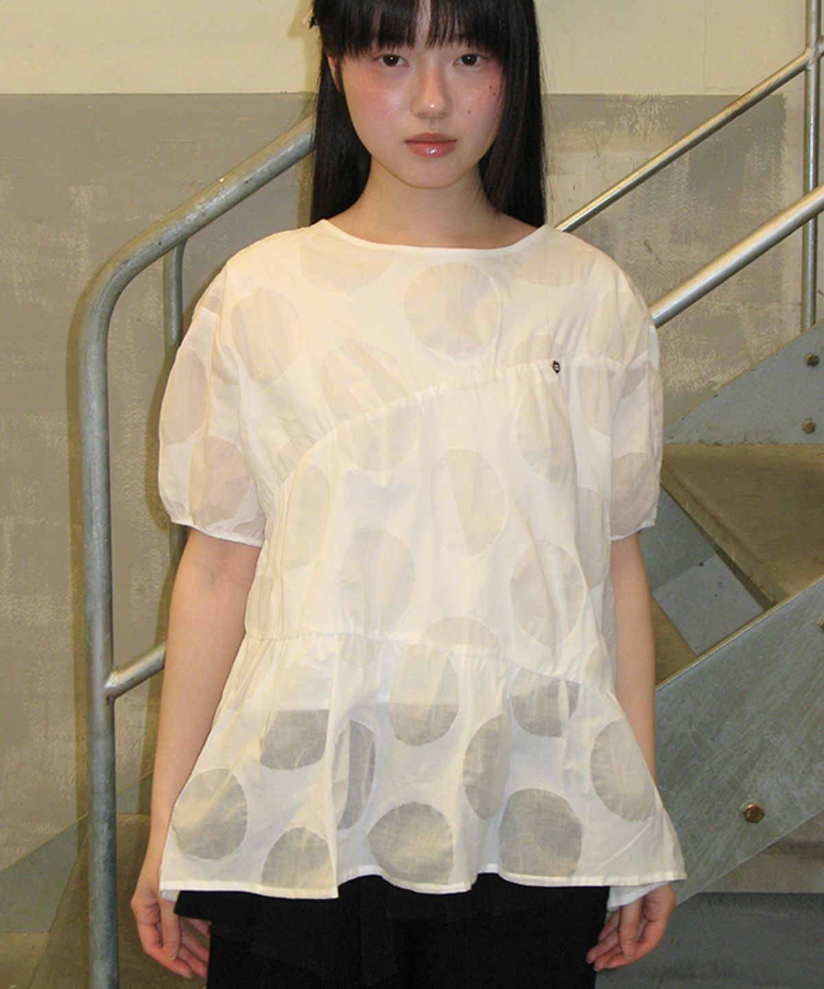 론론(RONRON) AIRY SHIRRING PEPLUM BLOUSE WHITE