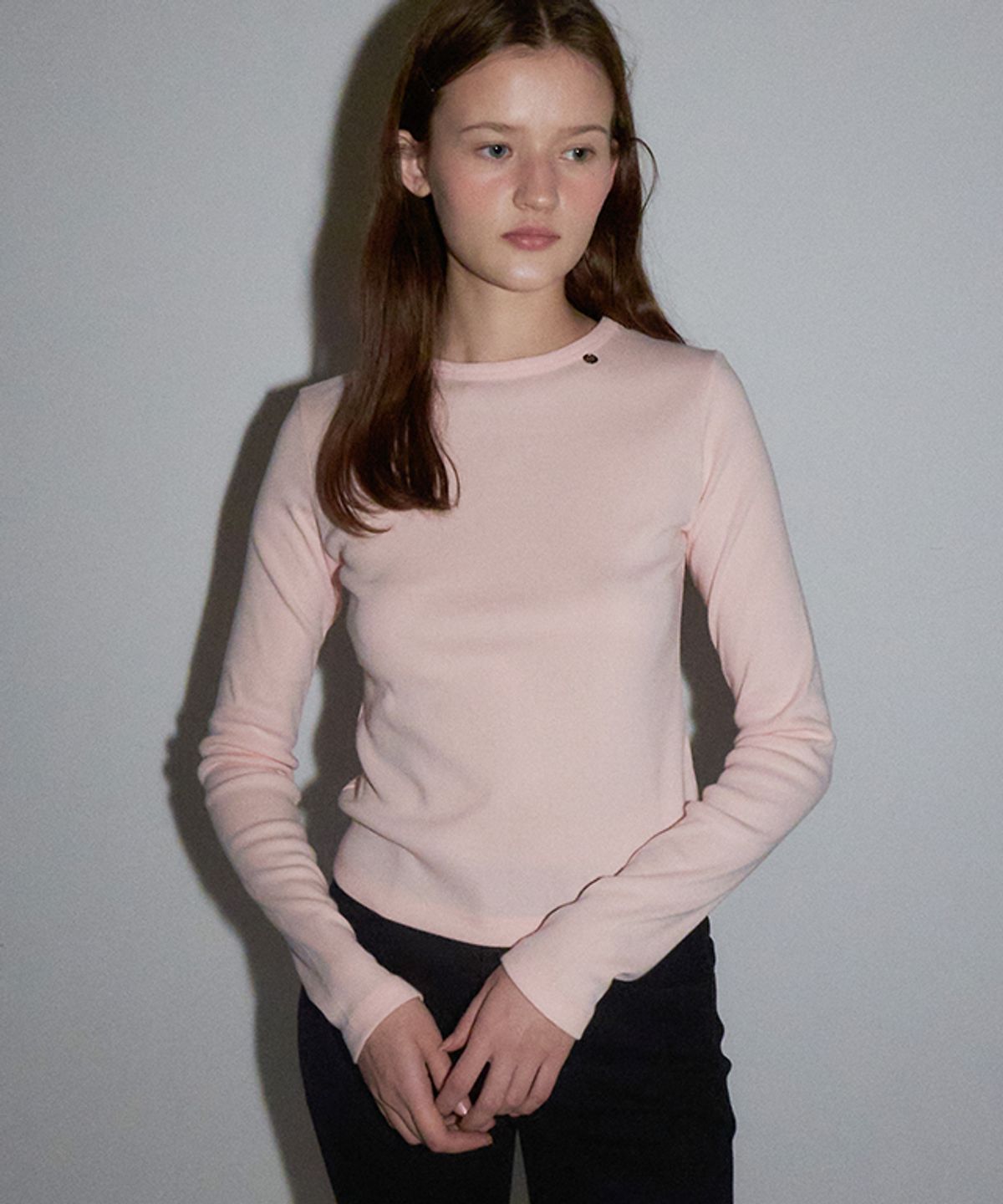 론론(RONRON) MINI POINT LABEL SLIM FIT LONG SLEEVE SOFT PINK