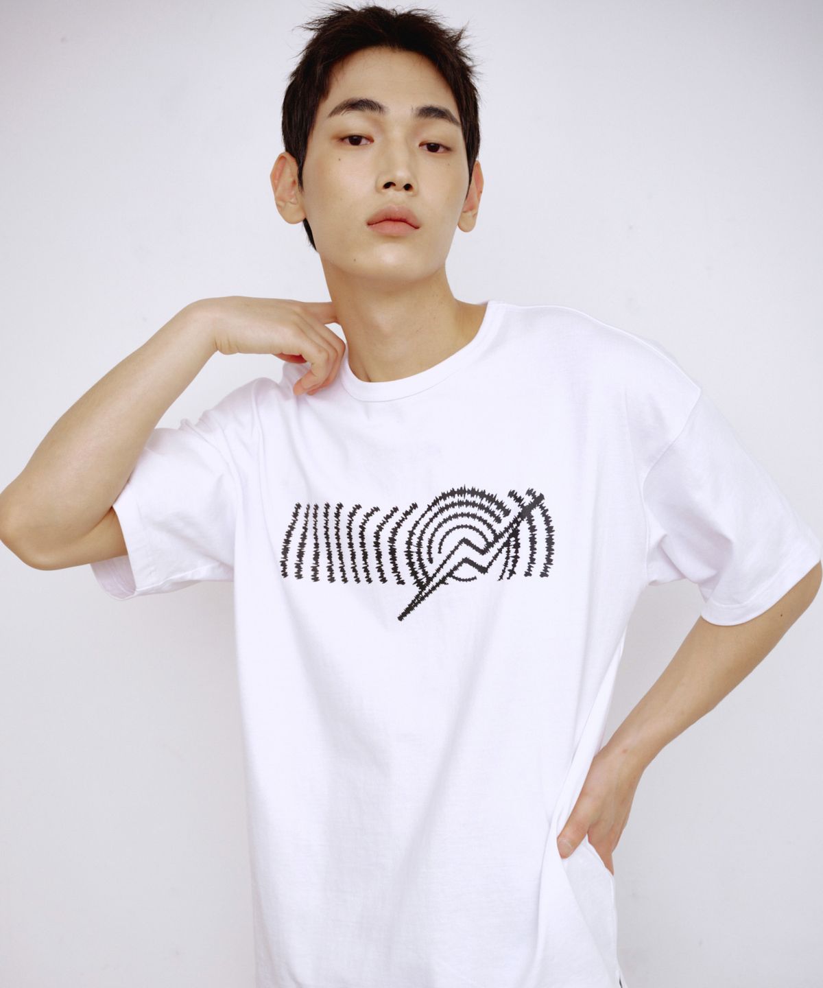 칼라파타르(KALAPATTHAR) Graphic Logo Loose Fit T-Shirt - White