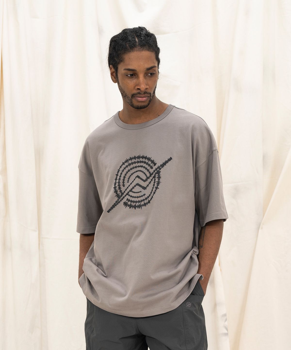 칼라파타르(KALAPATTHAR) Front Logo Loose Fit T-Shirt - Gray