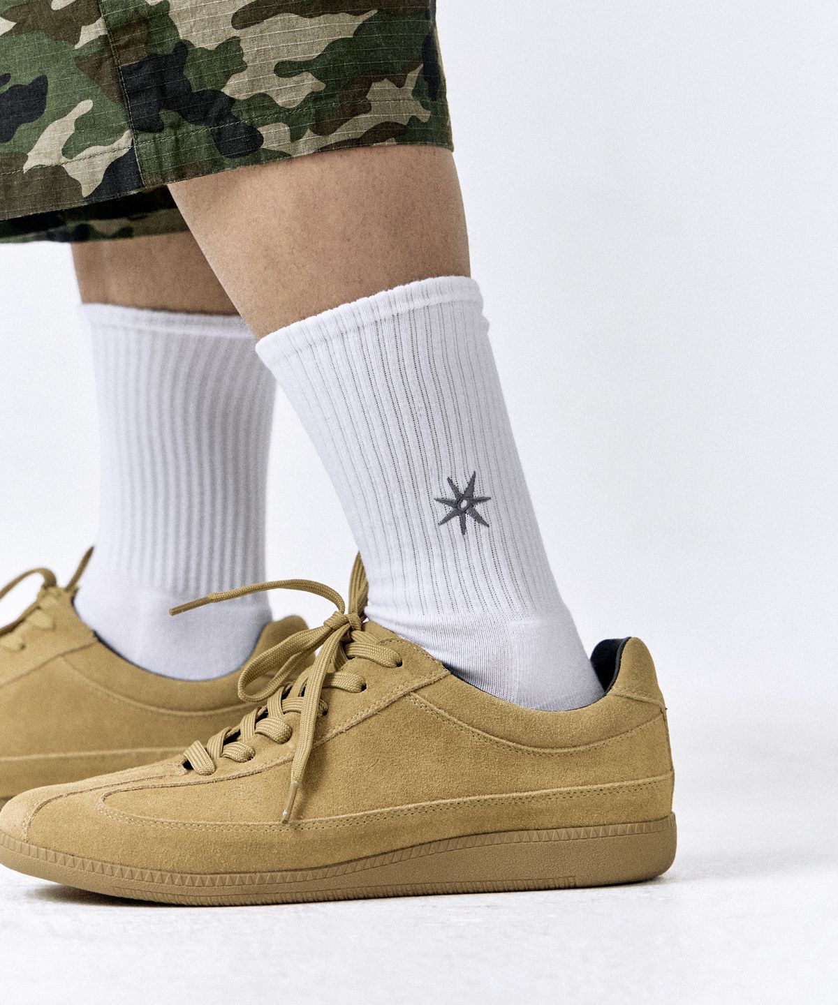 네이키드블러드(NAKEDBLOOD) FLARE LOGO SOCKS WHITE