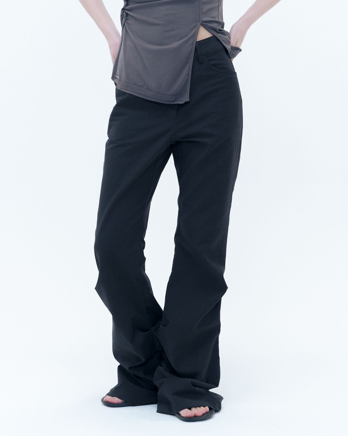 미세키서울(MISEKI SEOUL) Cotton shirring bootscut pants BLACK