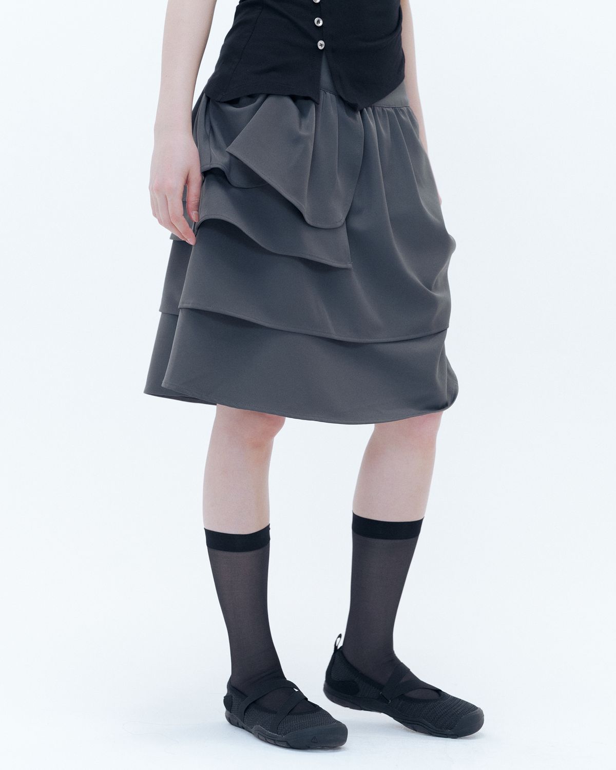 미세키서울(MISEKI SEOUL) Unbalanced layers midi skirt CHARCOAL
