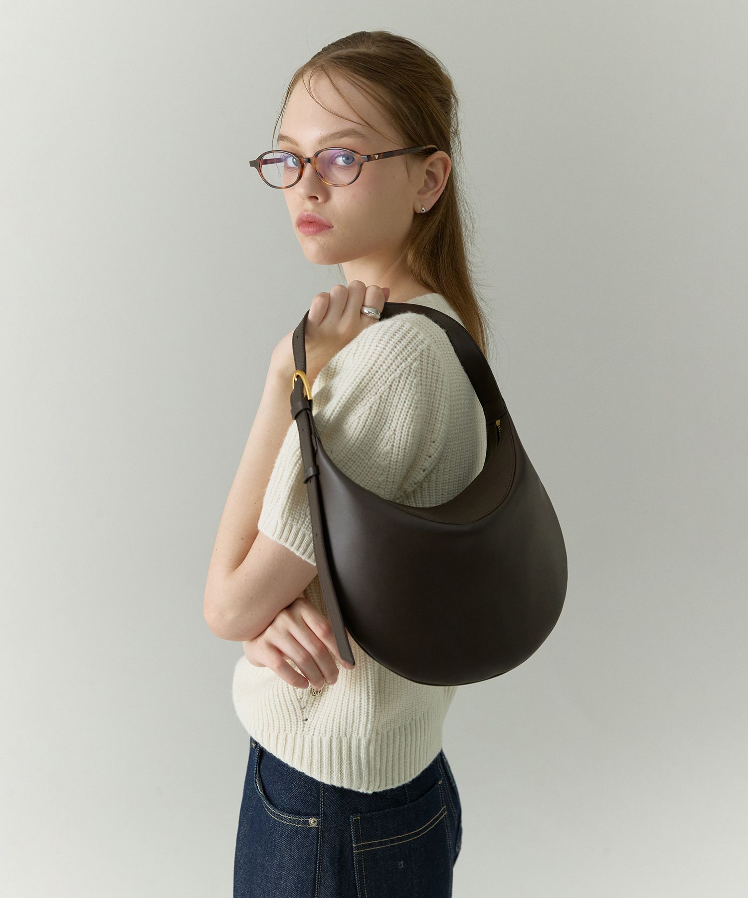 OSTKAKA | Slouchy Mini Hobo Dark Brown [正規品/関税込] MUSINSA | OSTKAKA Slouchy Mini Hobo Dark Brown