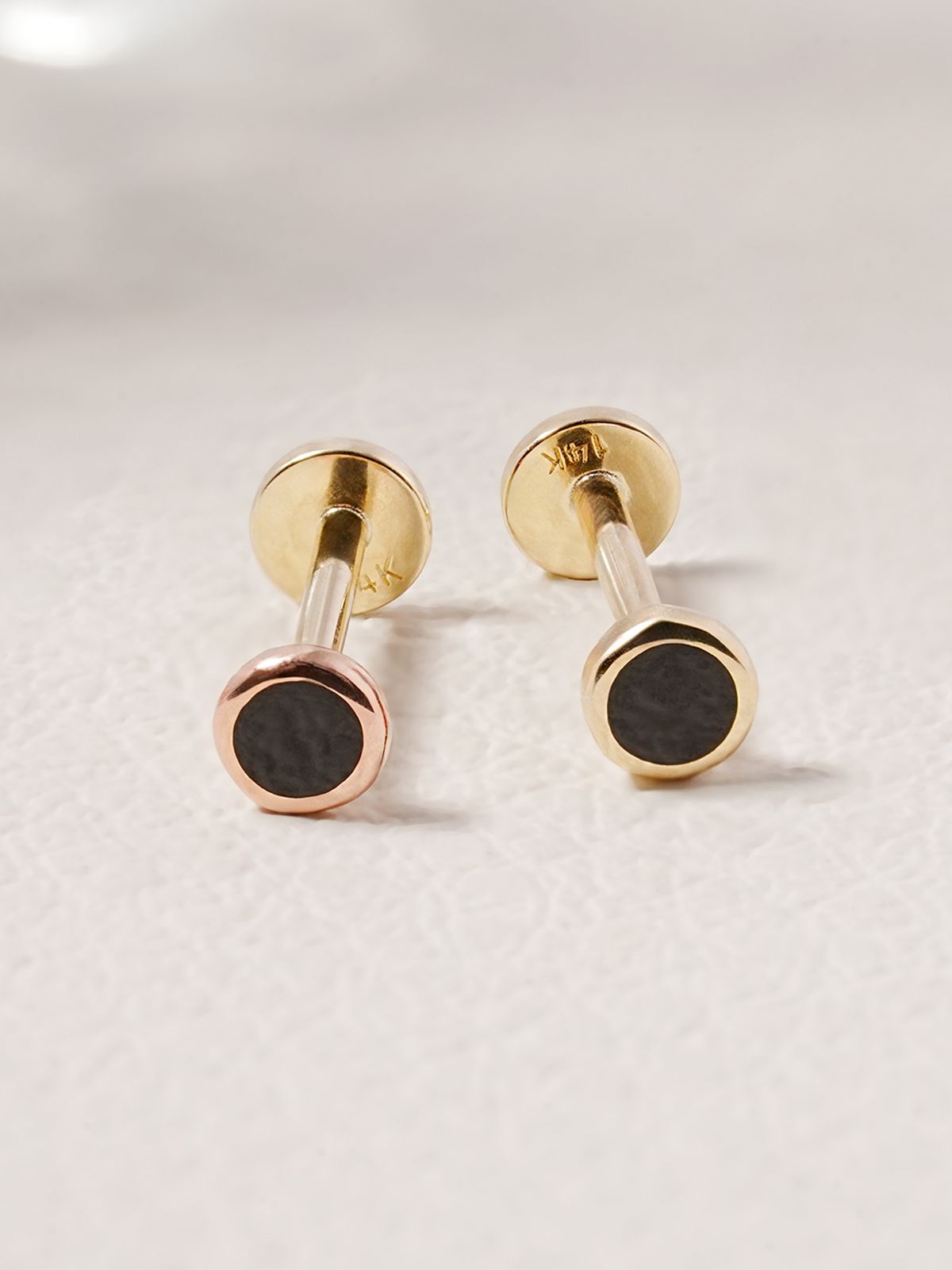 미니멀피어싱(MINIMALPIERCING) [0.8mm]14K 인터널 블랙 심플 써클 라블렛 피어싱 귀걸이