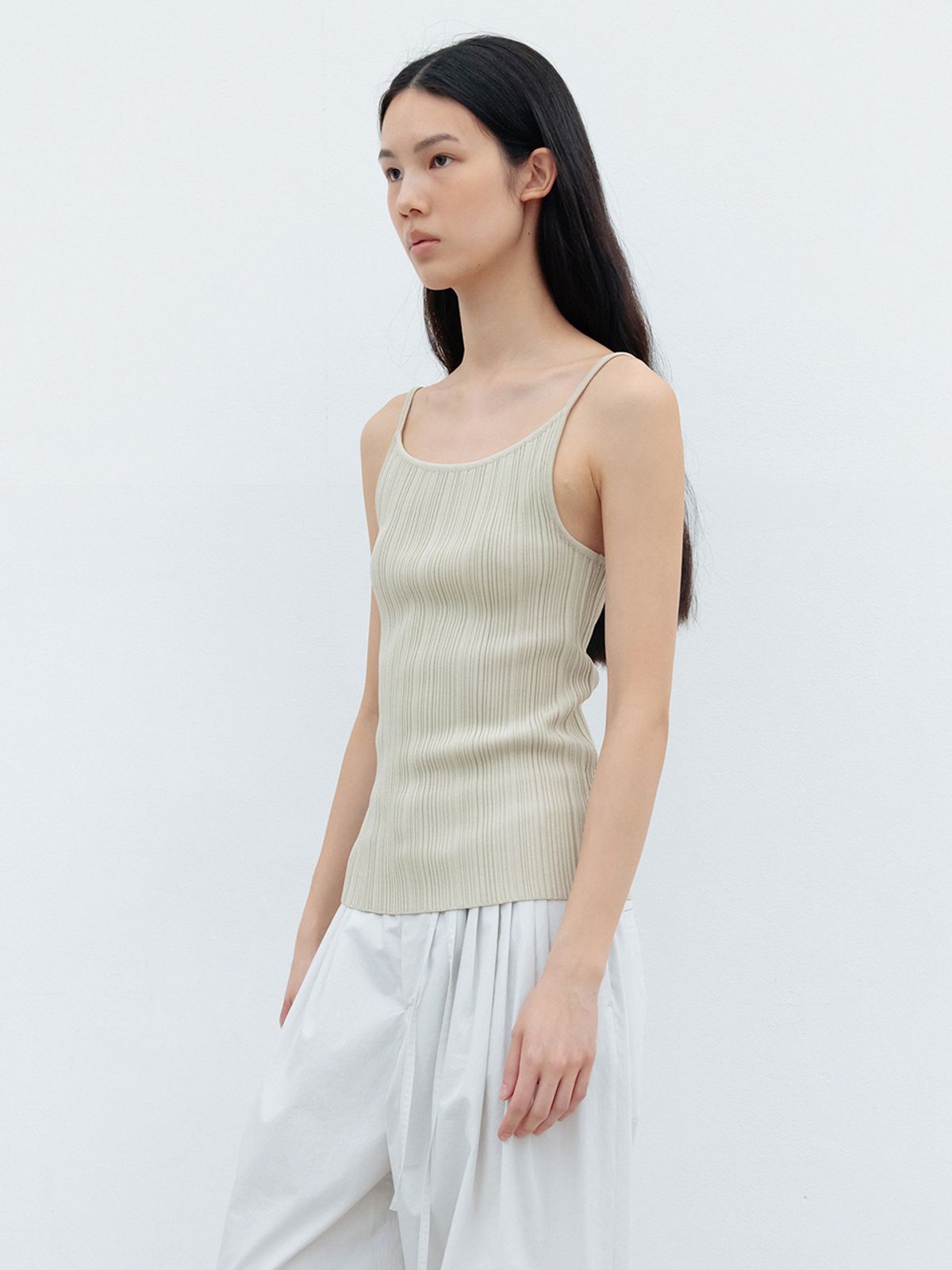 레이스(RRACE) Sleeveless Pleats Knit Top_Cream Sage