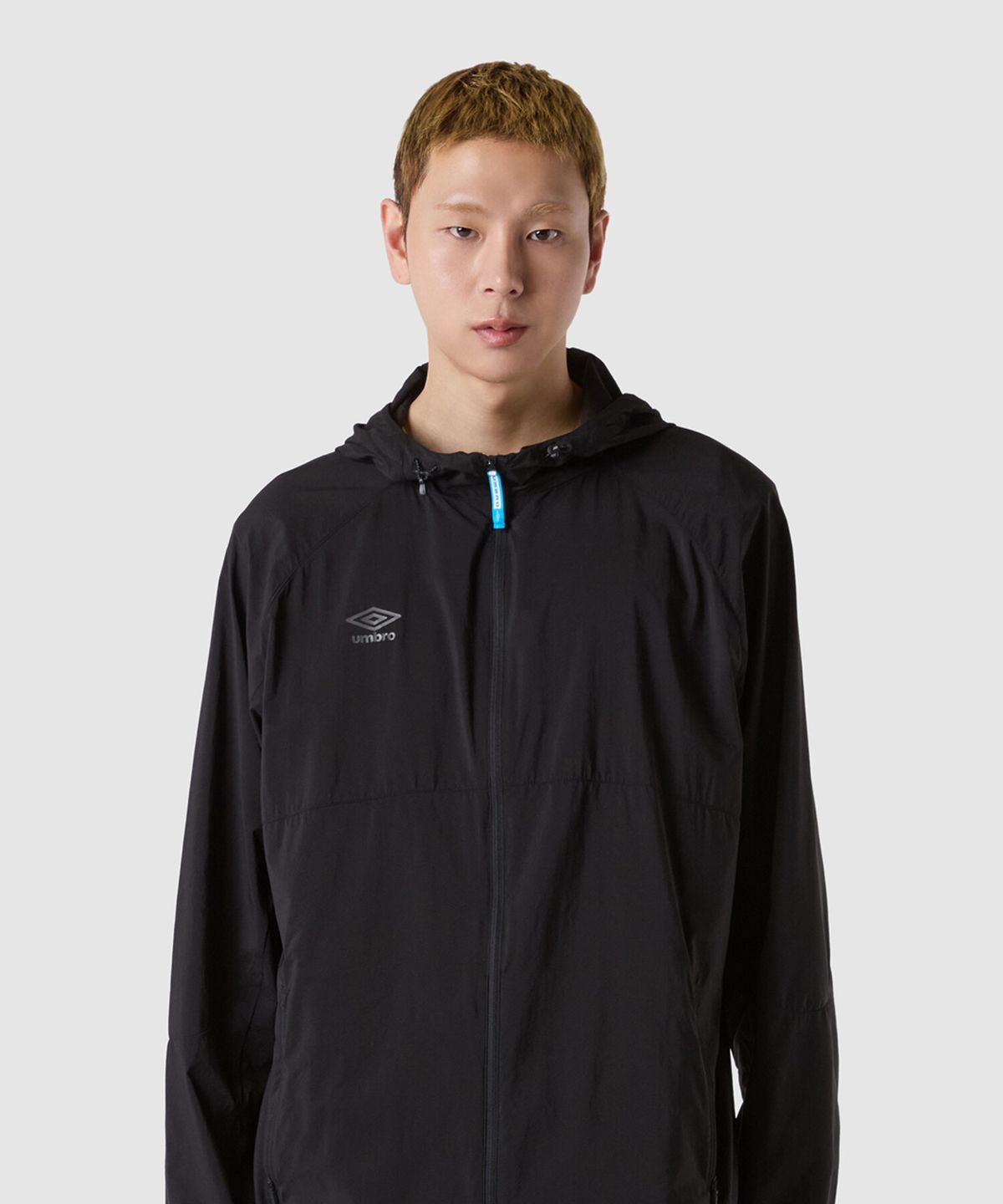 엄브로(UMBRO) [패커블] 셔틀런 초경량 후드형 바람막이 집업 자켓 블랙(UQ221SJK51)