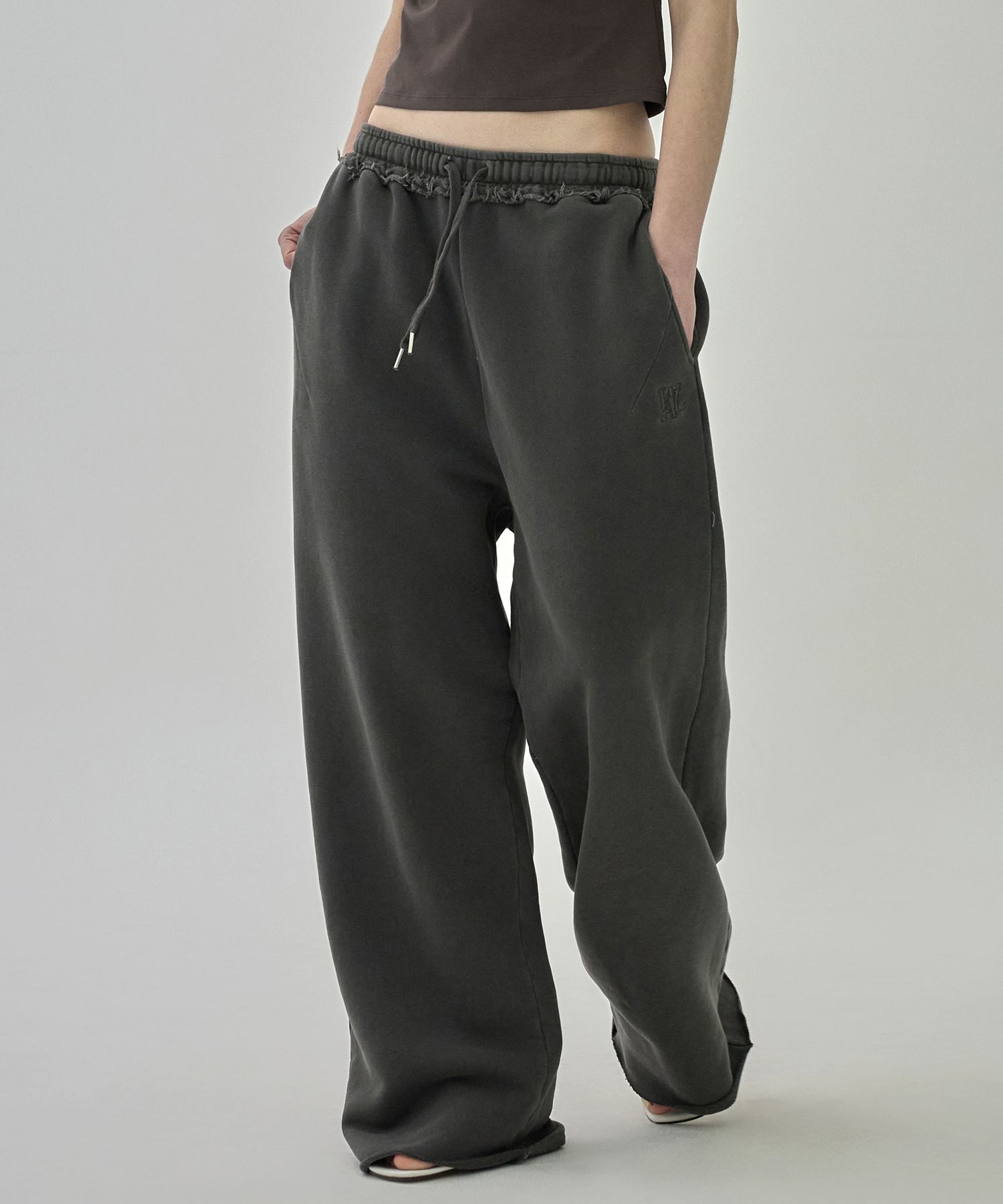 [WOOALONG]Cut Edge Washed ワイド パンツ★新作・25SS★男女★ MUSINSA | WOOALONG Cut Edge Washed Wide pants - FADE CHARCOAL