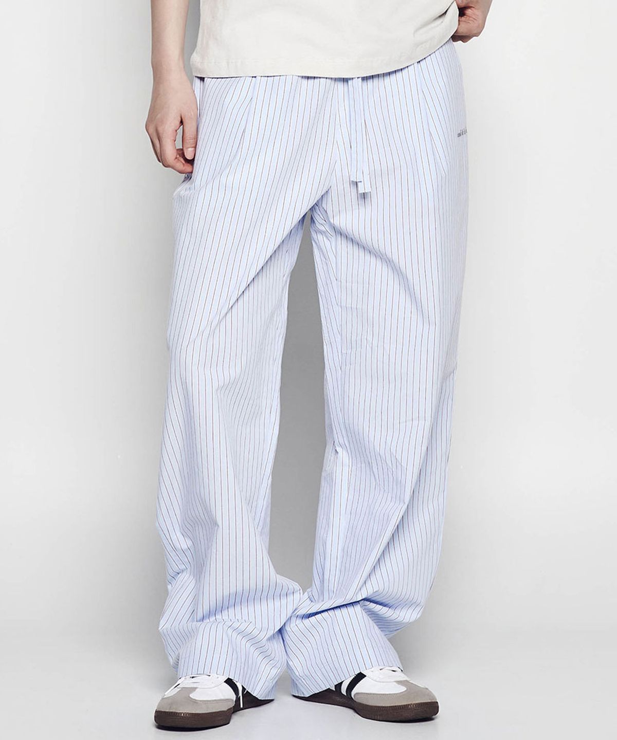 아크메드라비(ACME DE LA VIE) STRIPE SET UP LOOSE FIT PANTS (2COLOR)
