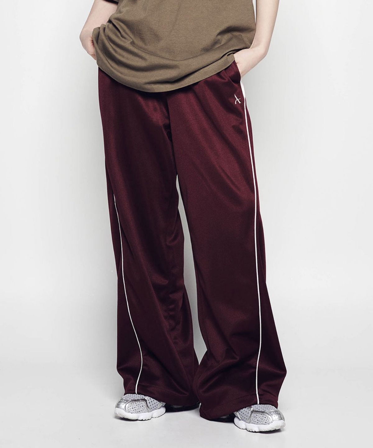 아크메드라비(ACME DE LA VIE) ONE POINT LOGO COLORING WIDE TRACK PANTS (3COLOR)