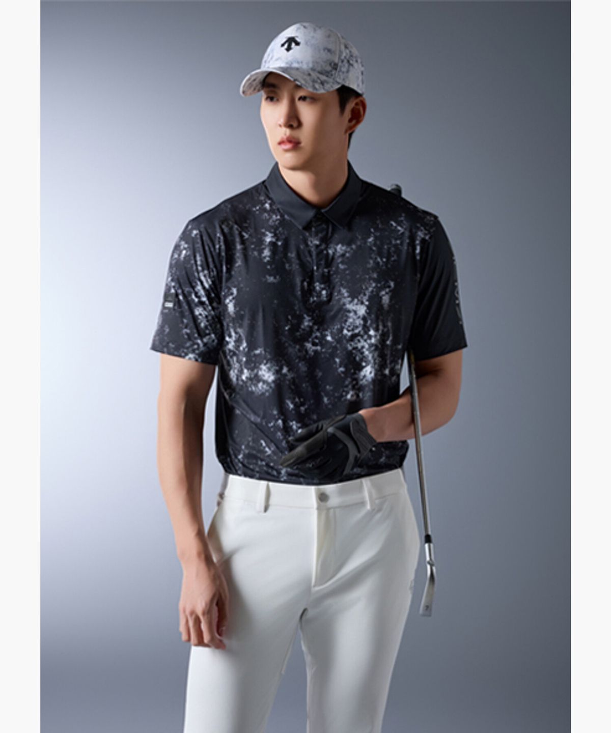 데상트 골프(DESCENTE GOLF) 아크먼트(ACMT) 남성 프린트 카라 반팔 티셔츠 (DQ22MFTS43)