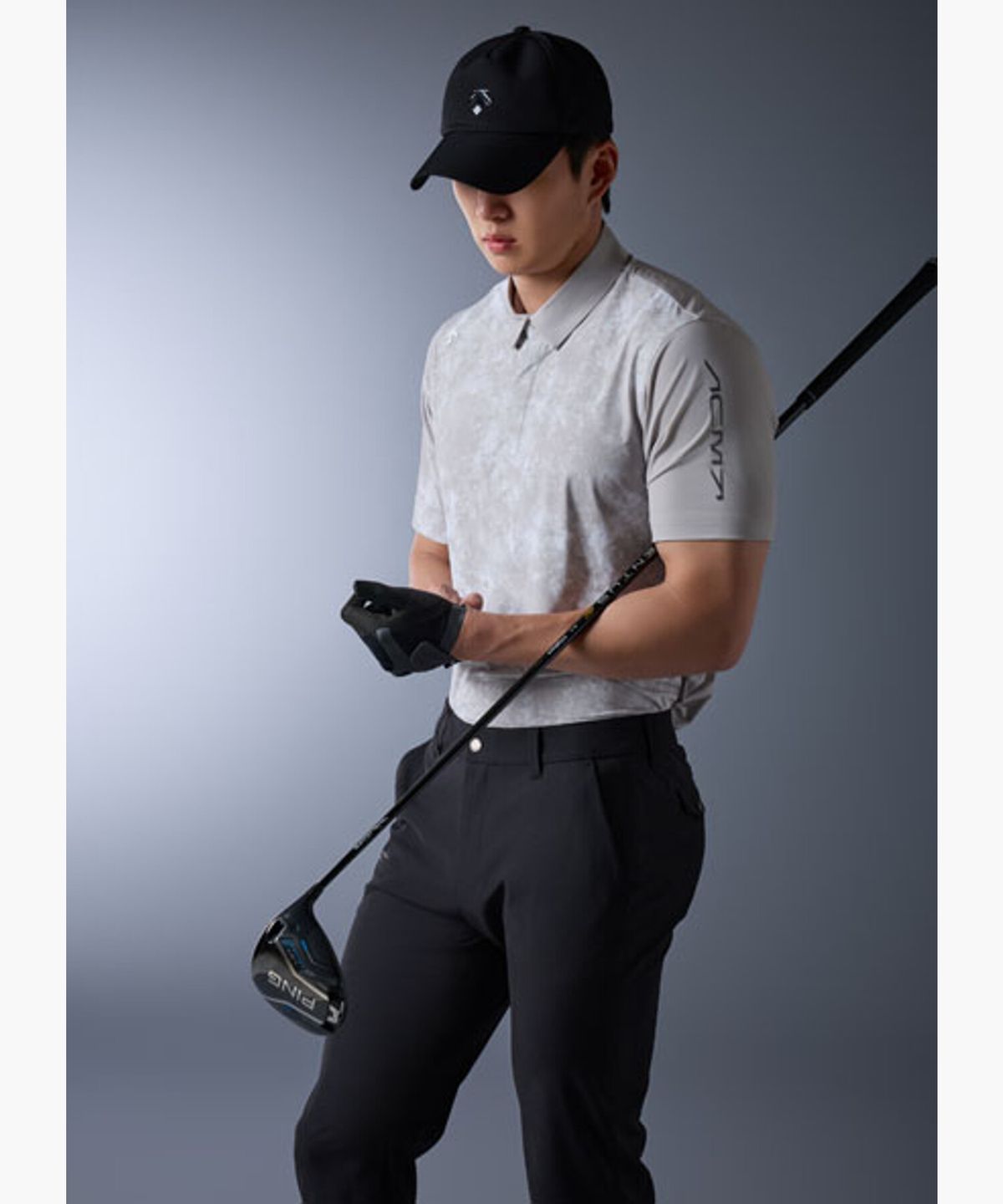 데상트 골프(DESCENTE GOLF) 아크먼트(ACMT) 남성 프린트 카라 반팔 티셔츠 (DQ22MFTS43)