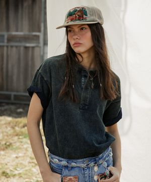 인디고 틴워싱 헨리넥 반팔티 옐로우_FR2KT44U