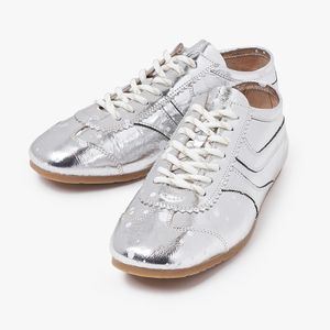 에디션 메탈릭 도트 스트라이드 스니커즈 O55P136