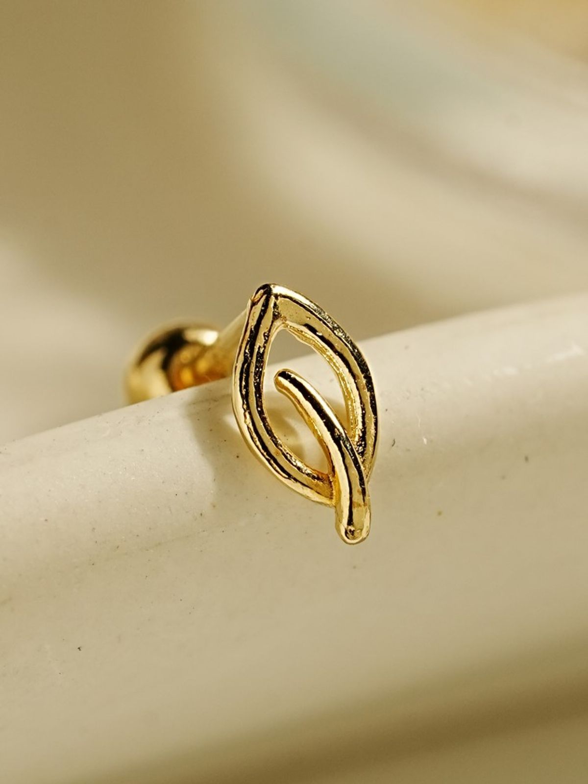 미니멀피어싱(MINIMALPIERCING) 14K 리프 포인트 피어싱 귀걸이