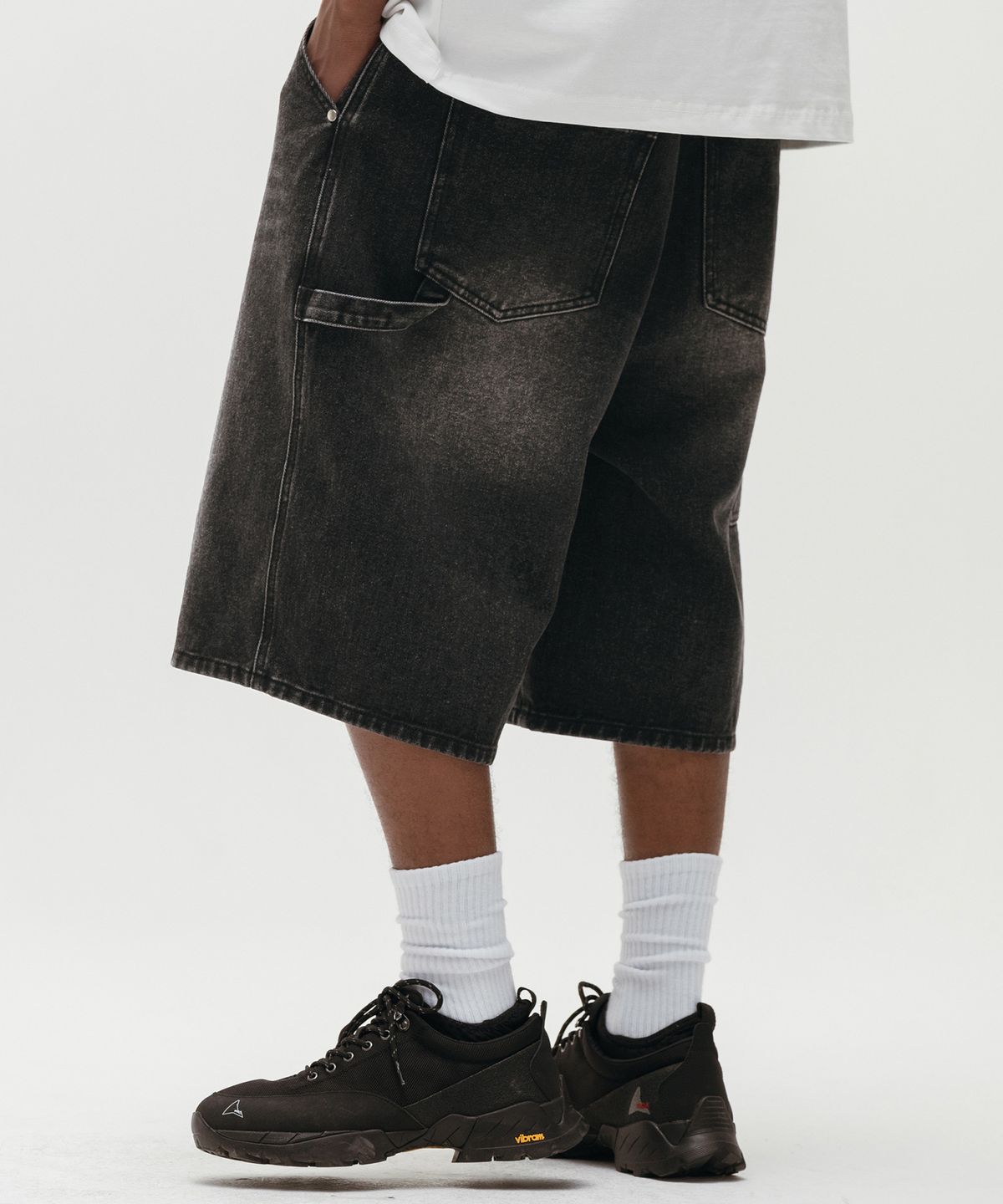 카네이테이(KANEITEI) BERMUDA DENIM SHORTS (BLACK)