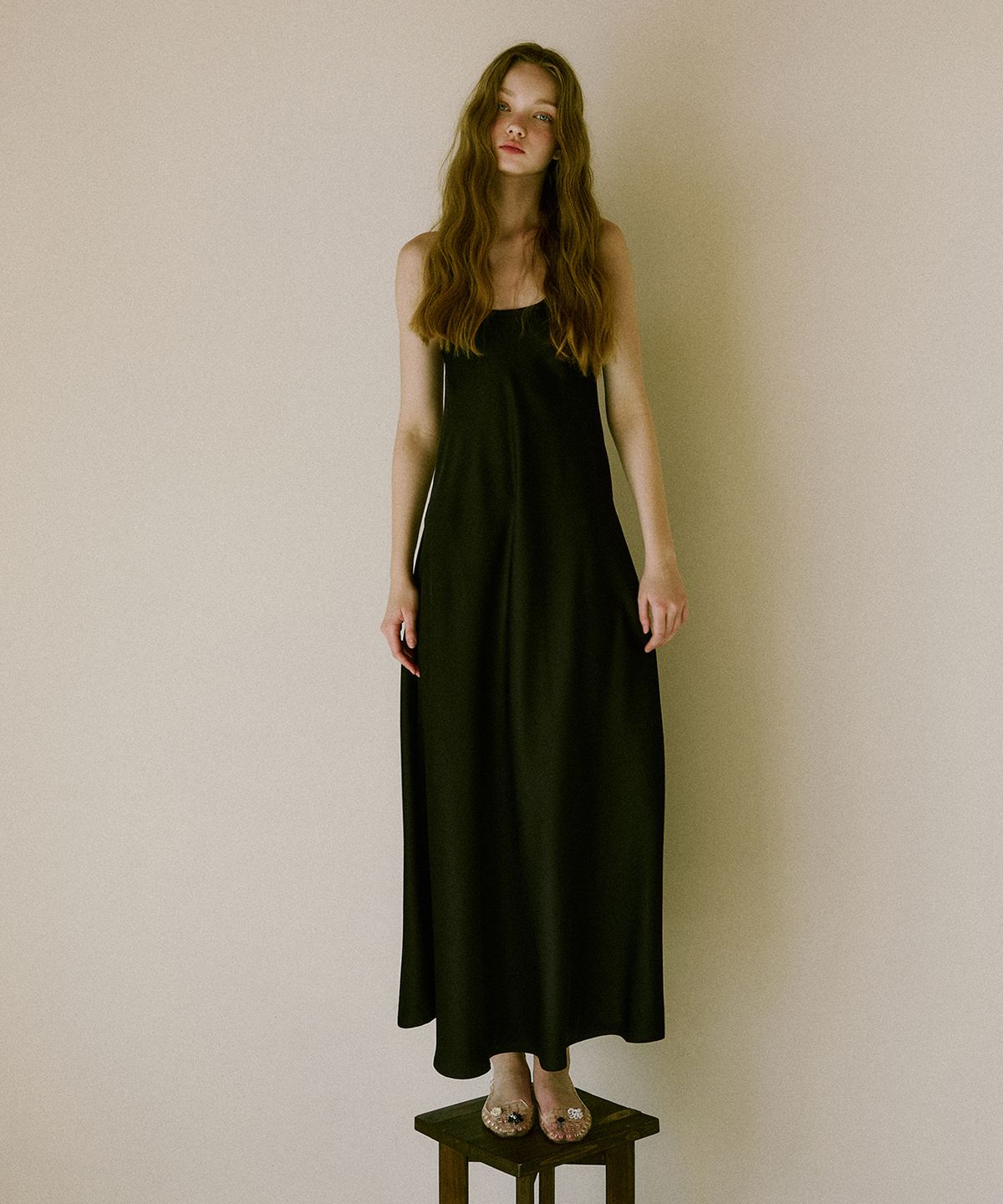 그린버터(GREENBUTTER) Silky U-Neck Dress (Black)