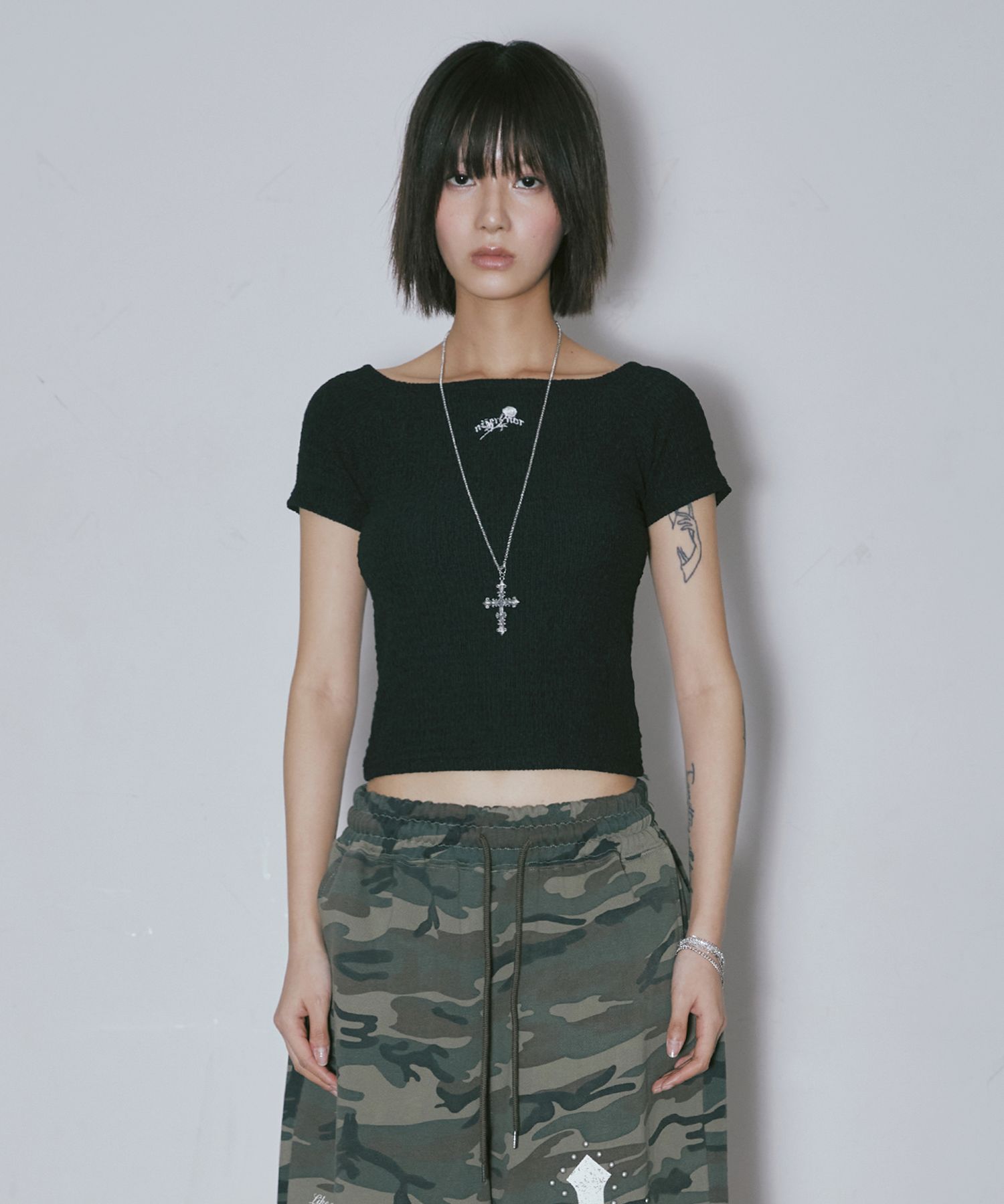 【NIIER NOR】WRINKLE OFF SHOULDER CROP TOP MUSINSA | NIIER NOR WRINKLE OFF SHOULDER CROP TOP_BLACK