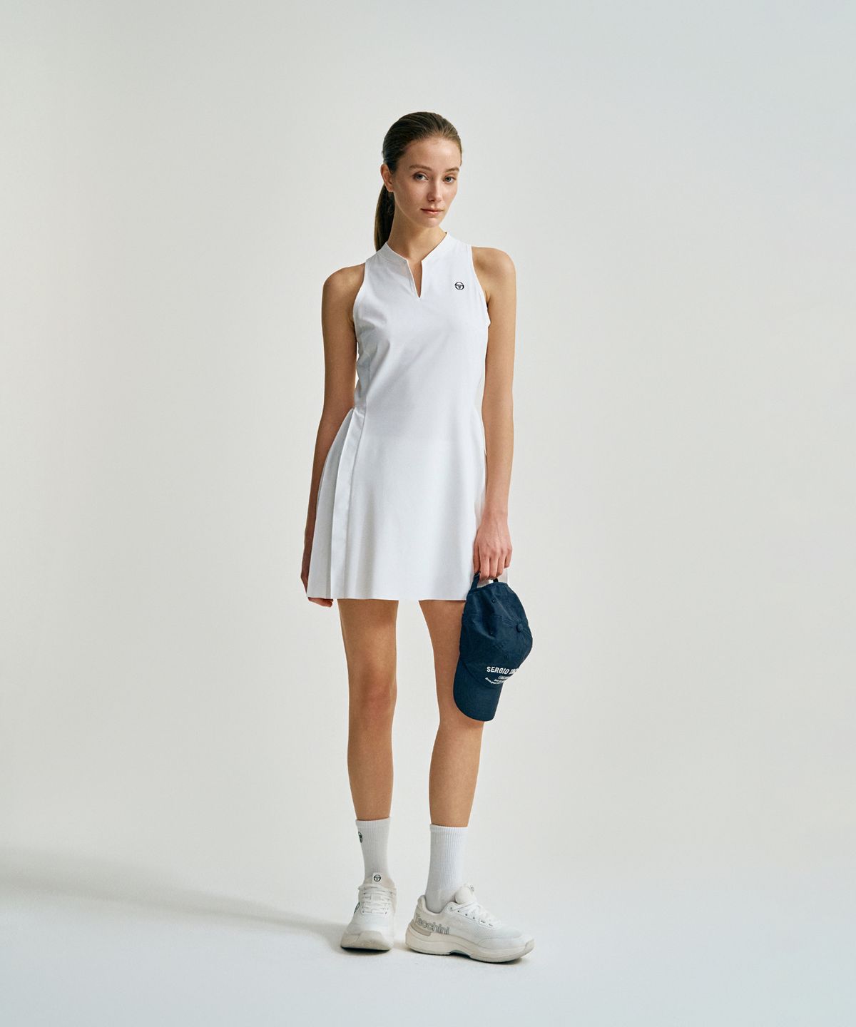 세르지오 타키니(SERGIO TACCHINI) W 우븐 플리츠 슬리브리스 드레스 (White)