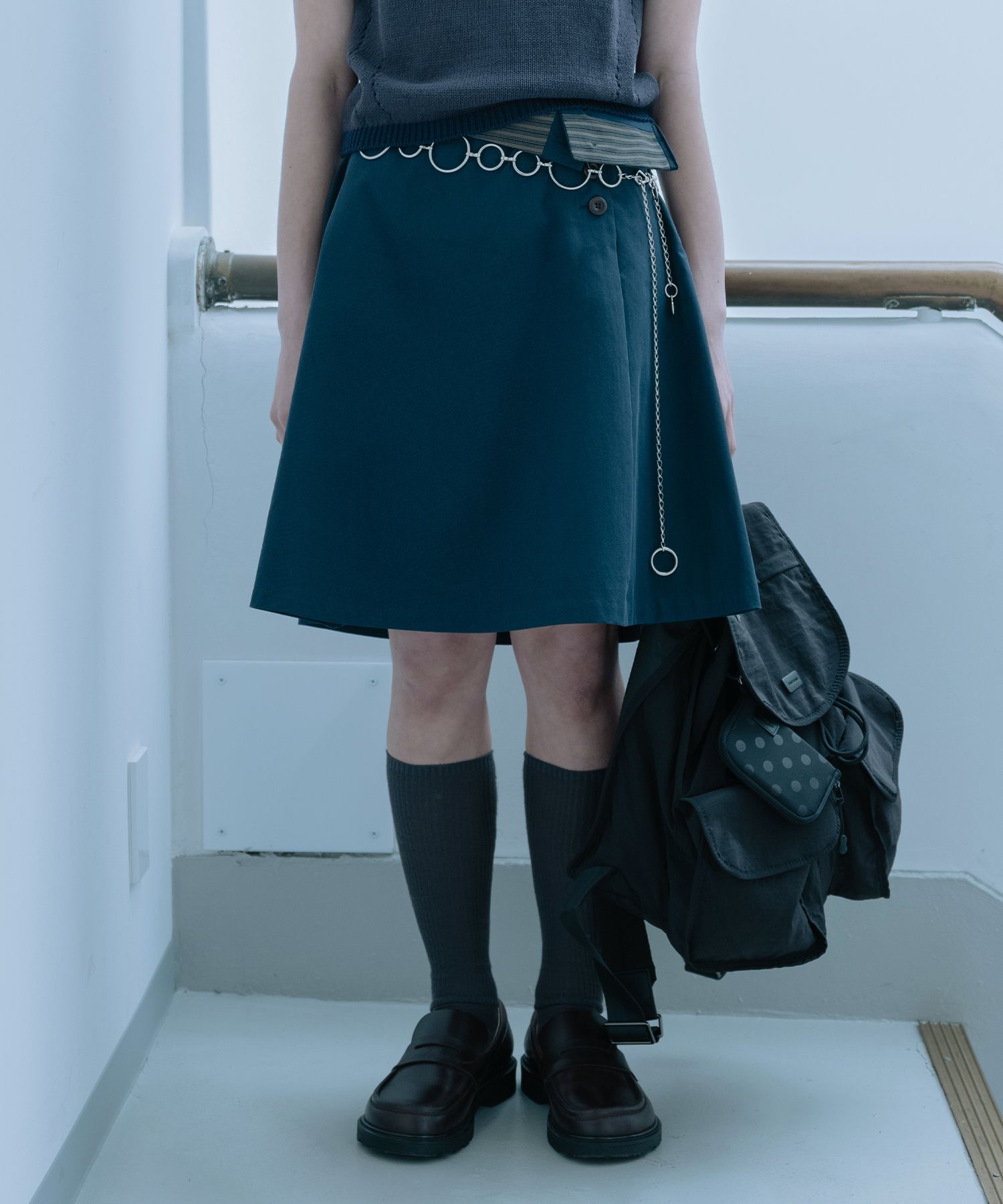 【OHESHIO】TWO WAY BUTTON SKIRT フレアスカート MUSINSA | OHESHIO TWO WAY BUTTON SKIRT, NAVY