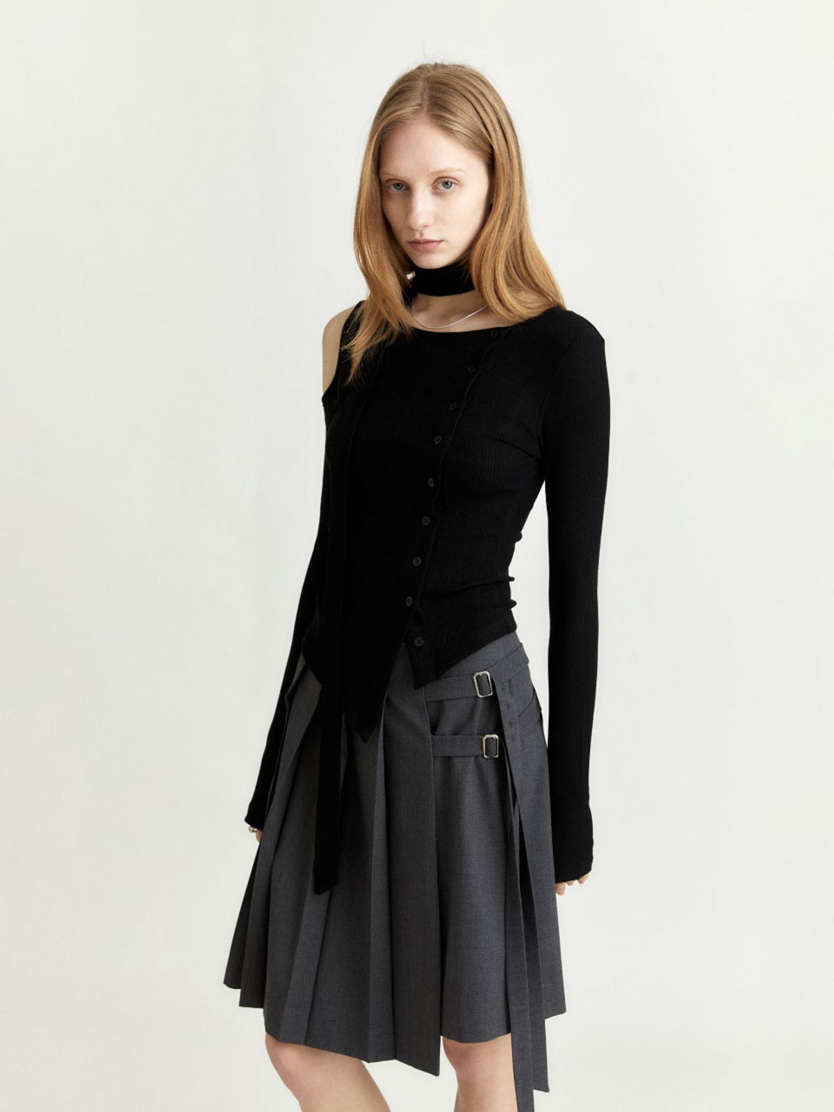 뮤제(MUSEE) VIENNE Unbalanced Cut-Out Detail Knitted Cardigan_Black